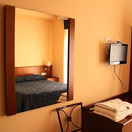 Hotel Laura Чампіно Екстер'єр фото